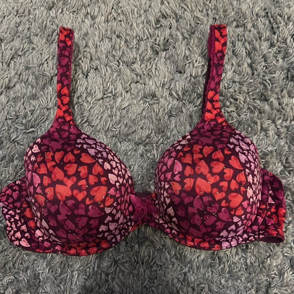 Victoria’s Secret Valentine’s Day bra, size 36C
